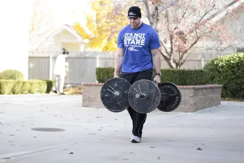 Farmers Carry — end position