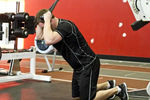 Kneeling Cable Crunch With Alternating Oblique Twists