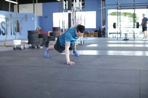 Single-Arm Push-Up — end position