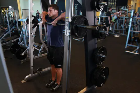 Smith Machine Upright Row — end position